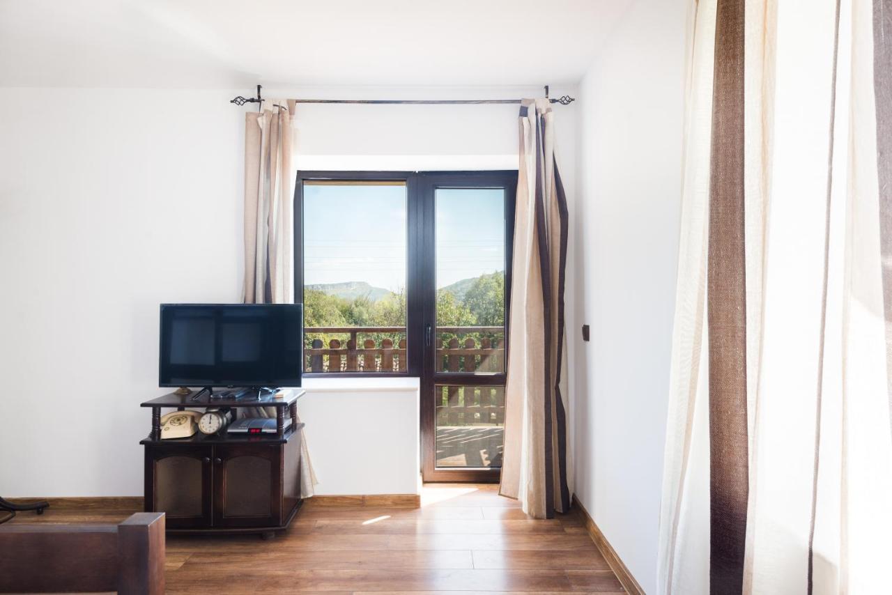 Guest House Hristova Kashta - Христова Къща Cherni Vrŭkh Exterior foto