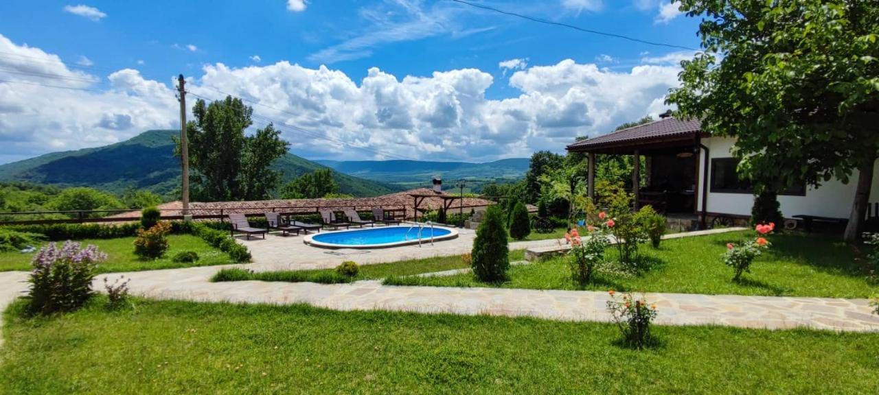 Guest House Hristova Kashta - Христова Къща Cherni Vrŭkh Exterior foto