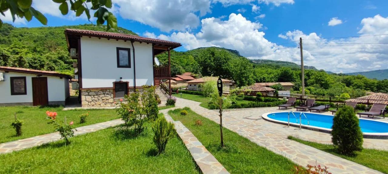 Guest House Hristova Kashta - Христова Къща Cherni Vrŭkh Exterior foto