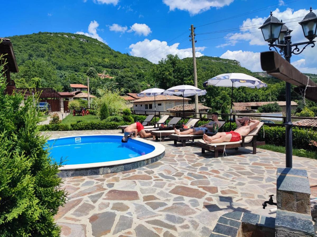 Guest House Hristova Kashta - Христова Къща Cherni Vrŭkh Exterior foto